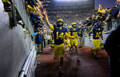 Michigan quarterback Bryce Underwood benched and replaced by Tommy Carr in win over Penn State